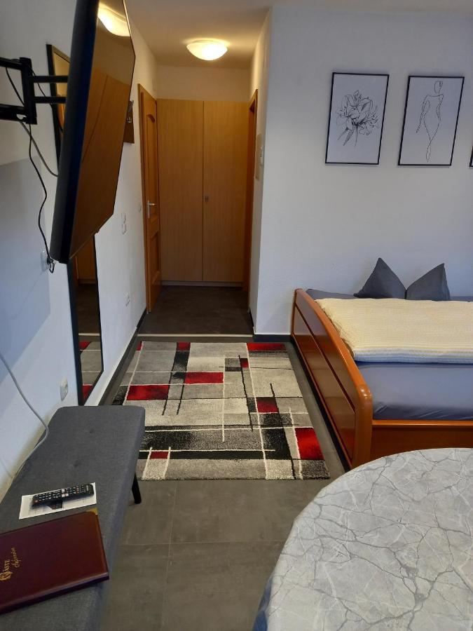 Cafe Und Pension Ringer Vilseck Buitenkant foto